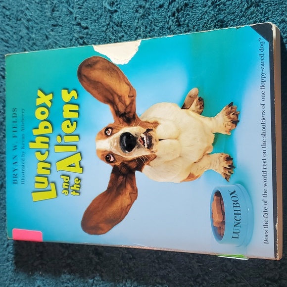 Lunchbox and the Aliens - Picture 1 of 4